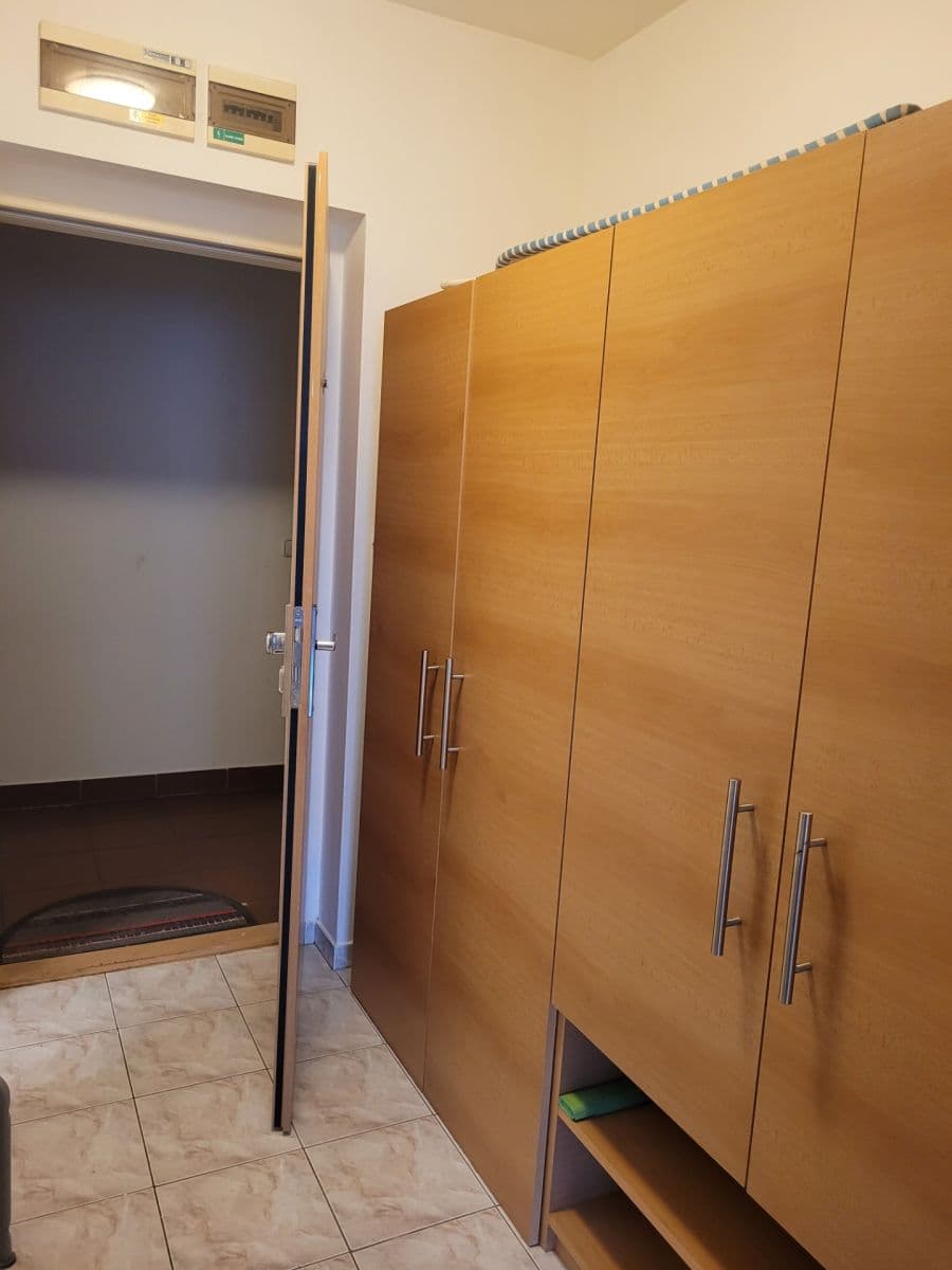 Pronájem bytu 1+kk 30 m², Za Mlýnem, Hostivice, Středočeský kraj Pronájem bytu 1+kk 30 m², Za Mlýnem, Hostivice, Středočeský kraj