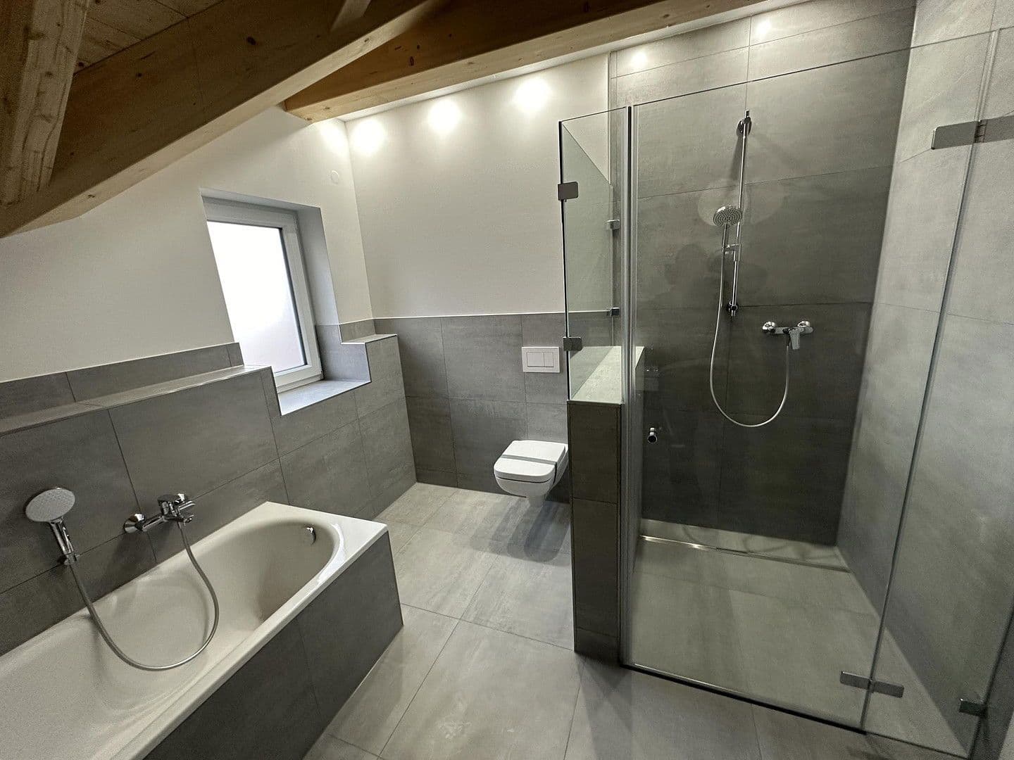 Prodej domu 317 m², pozemek 537 m², Höchstadt an der Aisch, Bavorsko Prodej domu 317 m², pozemek 537 m², Höchstadt an der Aisch, Bavorsko