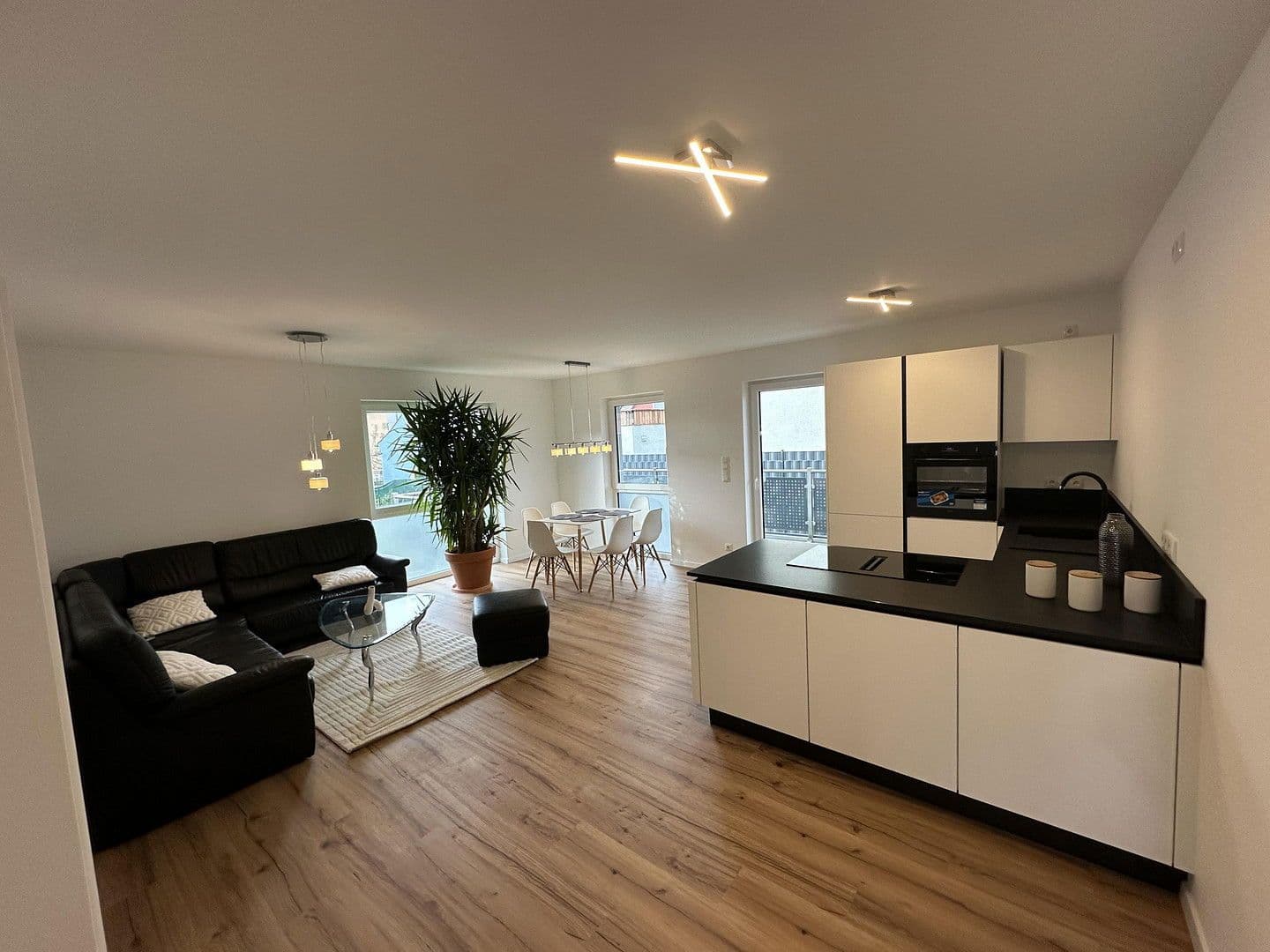 Prodej domu 317 m², pozemek 537 m², Höchstadt an der Aisch, Bavorsko Prodej domu 317 m², pozemek 537 m², Höchstadt an der Aisch, Bavorsko