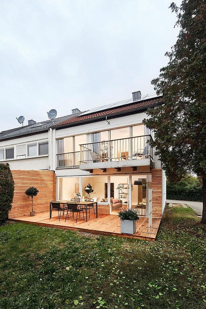 Prodej domu 130 m², pozemek 208 m², Erlangen, Bavorsko Prodej domu 130 m², pozemek 208 m², Erlangen, Bavorsko