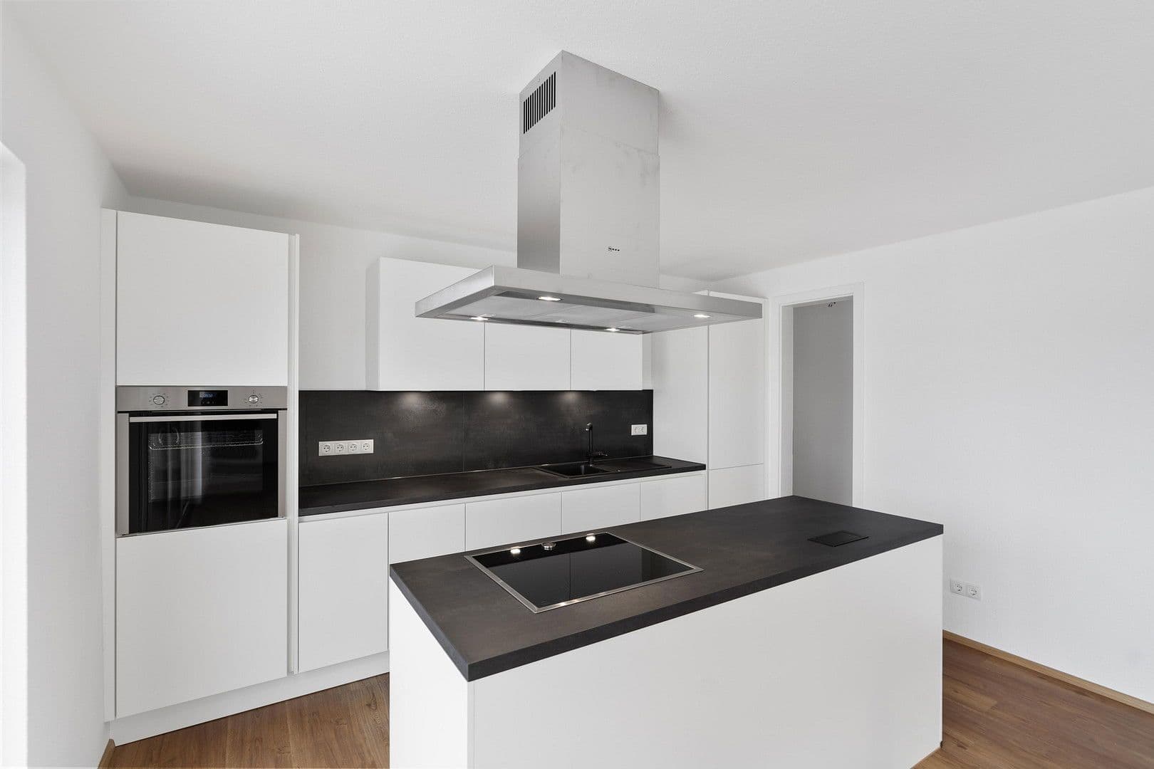 Pronájem bytu 3+kk 97 m², Untere Mühlbachstr. 9/1, Friedrichshafen, Bádensko-Württembersko Pronájem bytu 3+kk 97 m², Untere Mühlbachstr. 9/1, Friedrichshafen, Bádensko-Württembersko