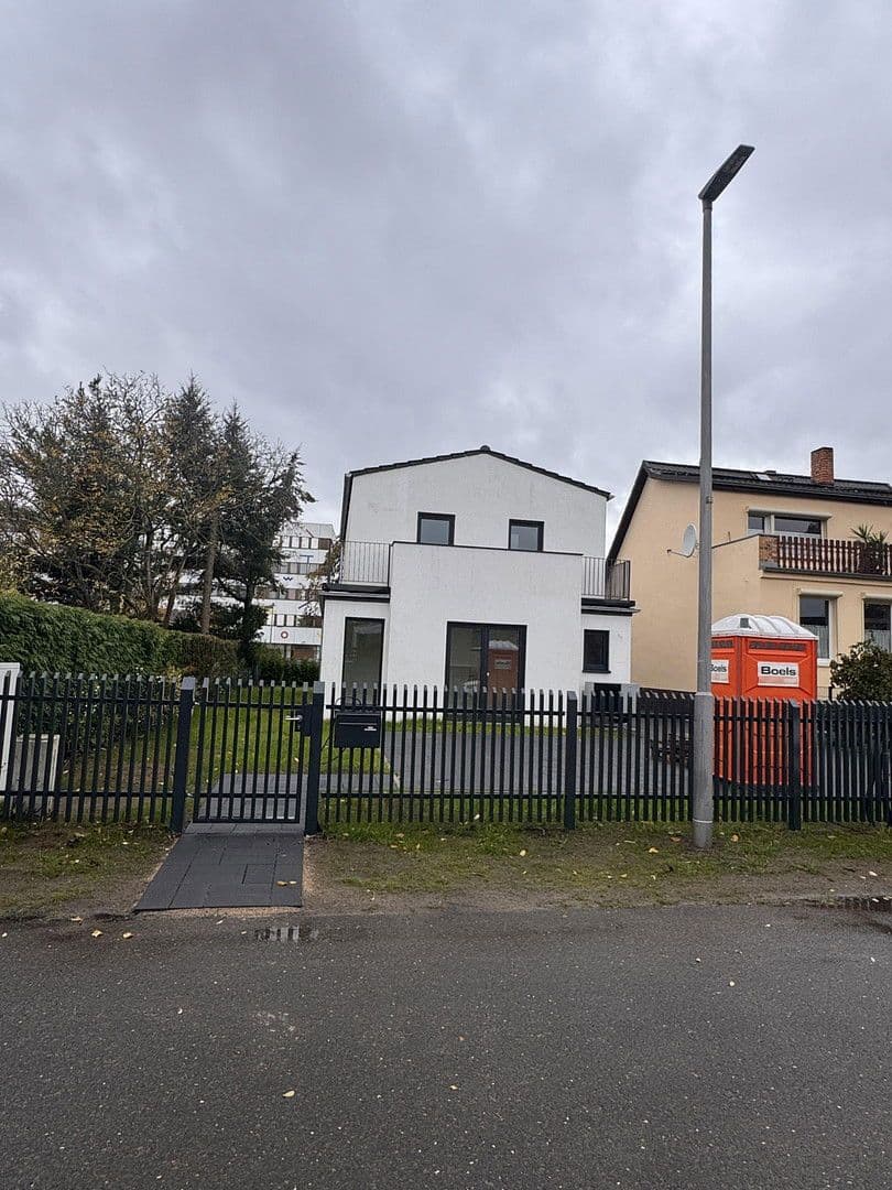 Pronájem domu 130 m², pozemek 380 m², Berlin, Berlín Pronájem domu 130 m², pozemek 380 m², Berlin, Berlín