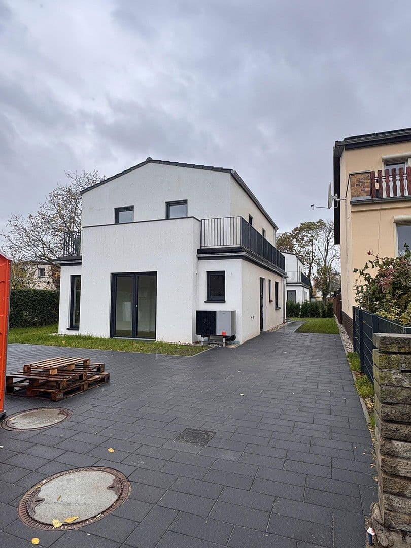 Pronájem domu 130 m², pozemek 380 m², Berlin, Berlín Pronájem domu 130 m², pozemek 380 m², Berlin, Berlín