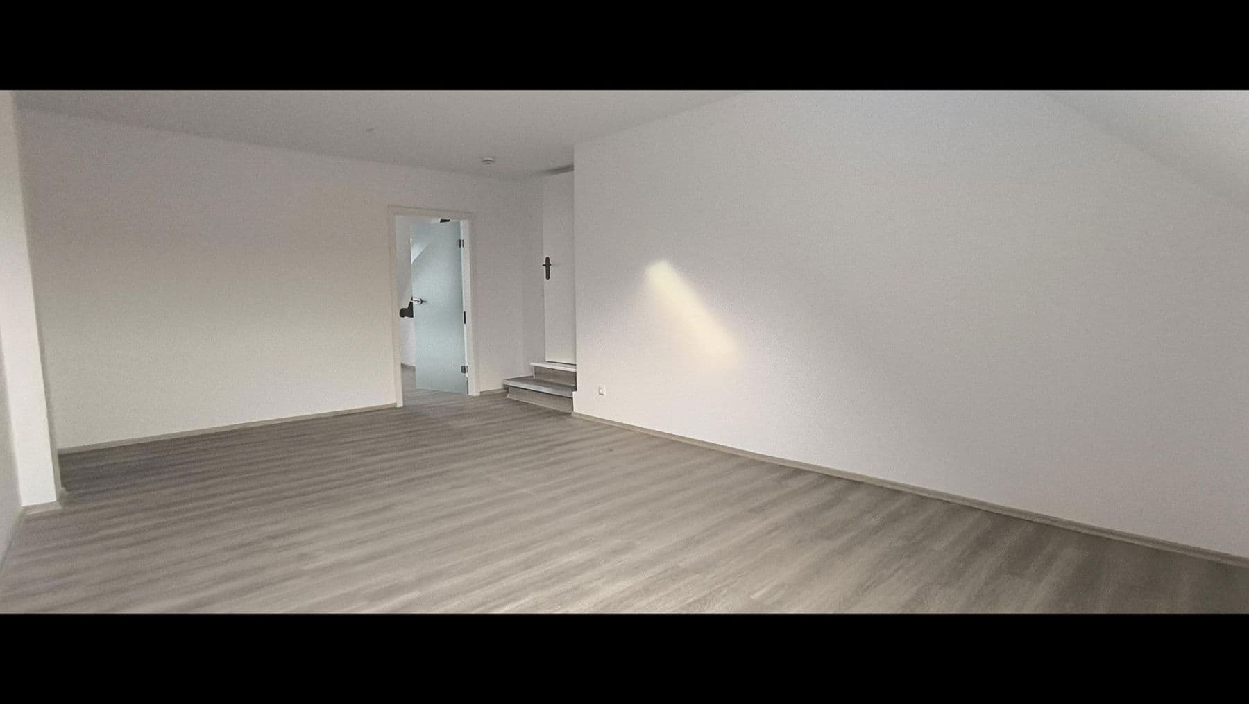 Pronájem bytu 4+1 110 m², Lindhorster Weg 13 a, Wolmirstedt, Sasko-Anhaltsko Pronájem bytu 4+1 110 m², Lindhorster Weg 13 a, Wolmirstedt, Sasko-Anhaltsko