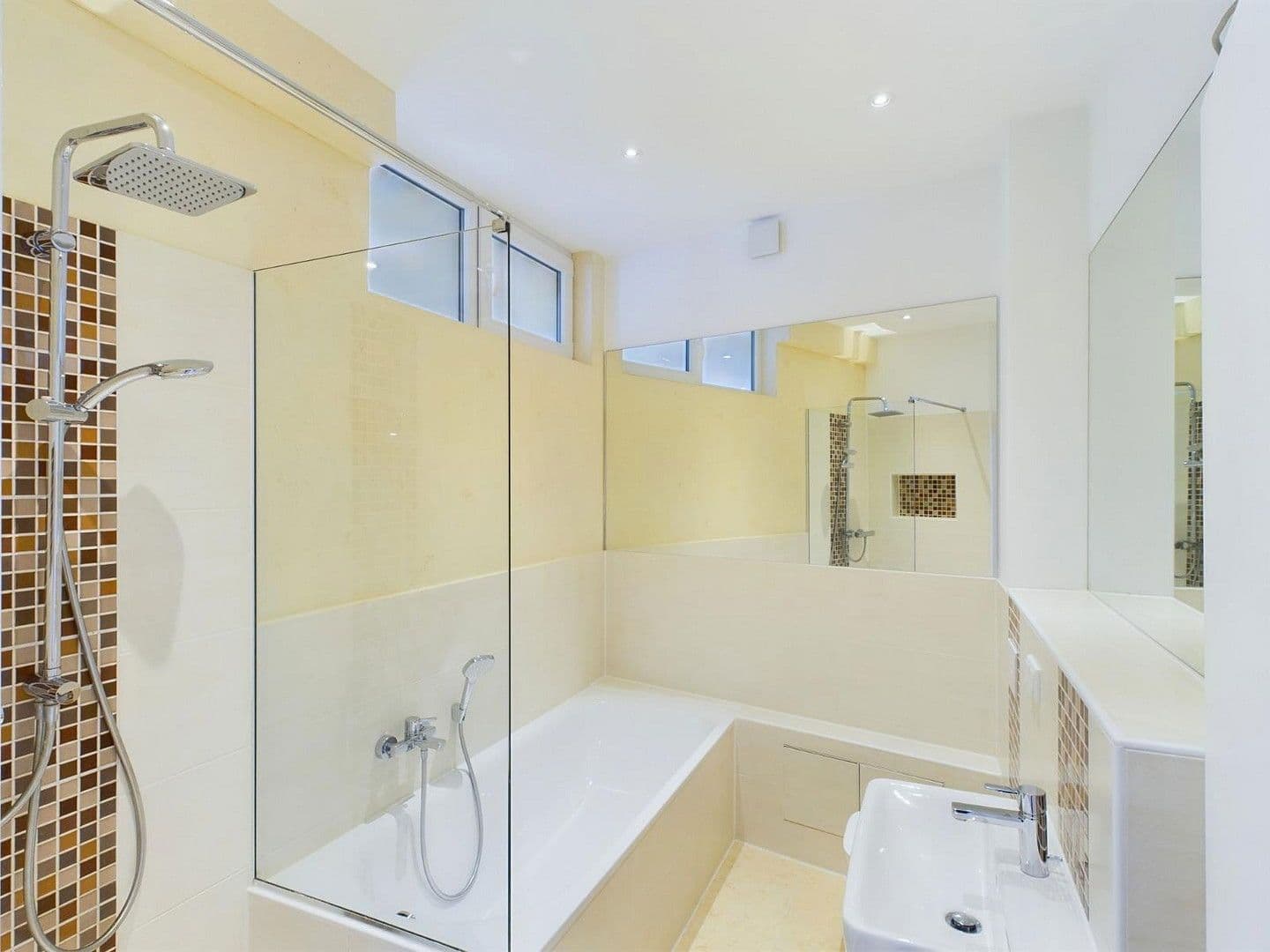 Prodej bytu 2+1 89 m², Hannover, Dolní Sasko Prodej bytu 2+1 89 m², Hannover, Dolní Sasko