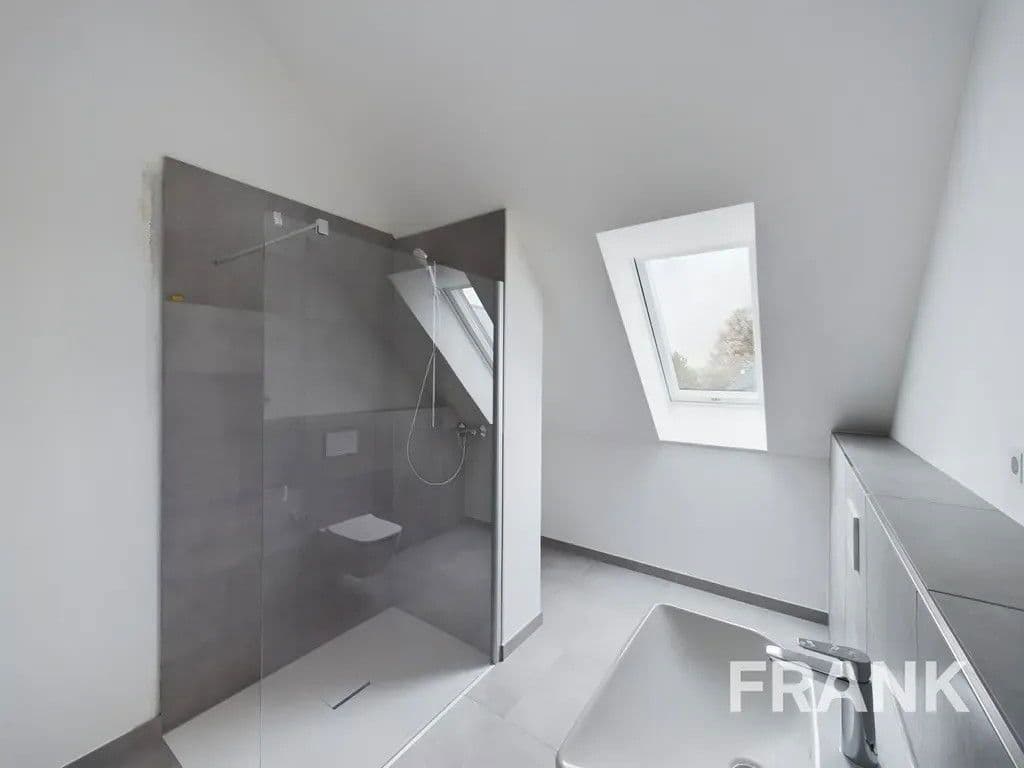 Pronájem bytu 3+1 82 m², Haeberlinstraße 38,, Frankfurt am Main, Hessen Pronájem bytu 3+1 82 m², Haeberlinstraße 38,, Frankfurt am Main, Hessen