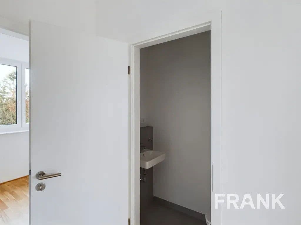 Pronájem bytu 3+1 82 m², Haeberlinstraße 38,, Frankfurt am Main, Hessen Pronájem bytu 3+1 82 m², Haeberlinstraße 38,, Frankfurt am Main, Hessen