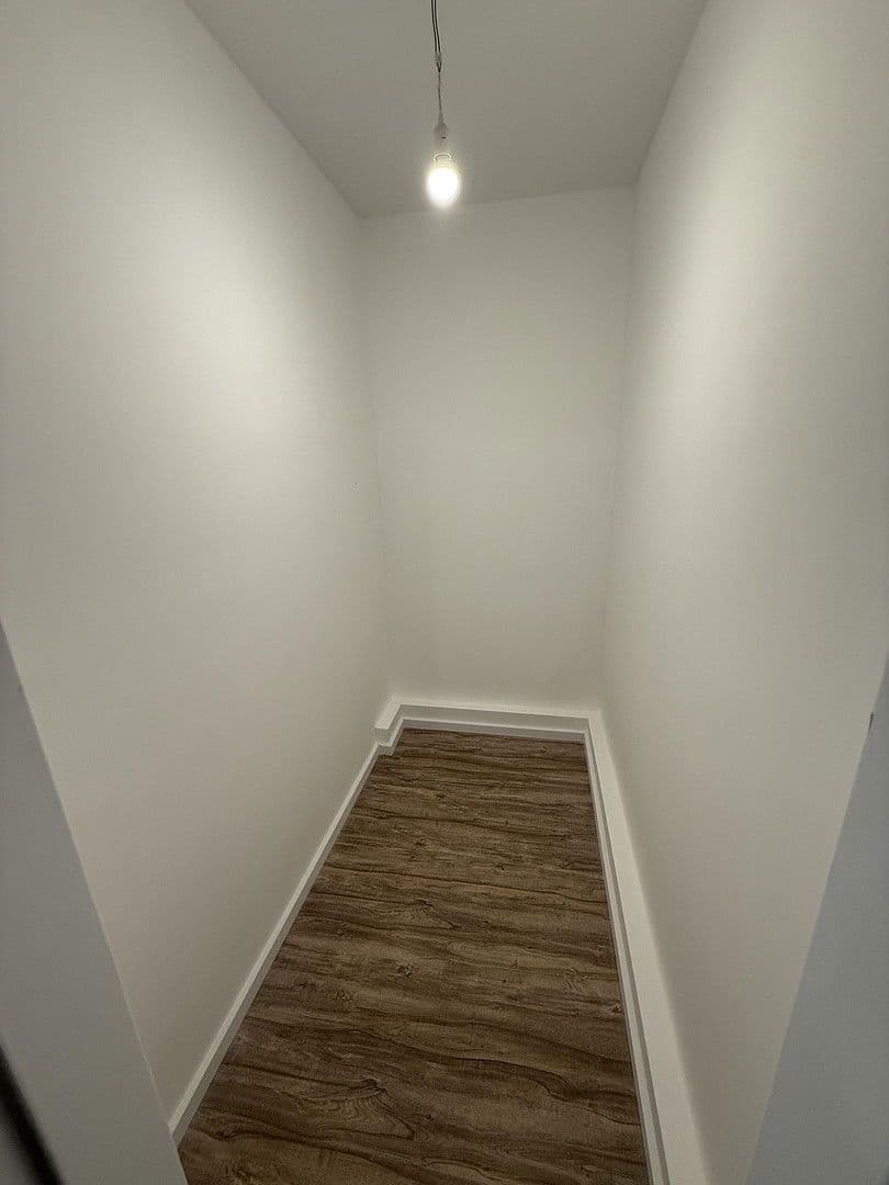 Pronájem bytu 3+1 100 m², Schlieperstraße 74, Berlin, Berlín Pronájem bytu 3+1 100 m², Schlieperstraße 74, Berlin, Berlín