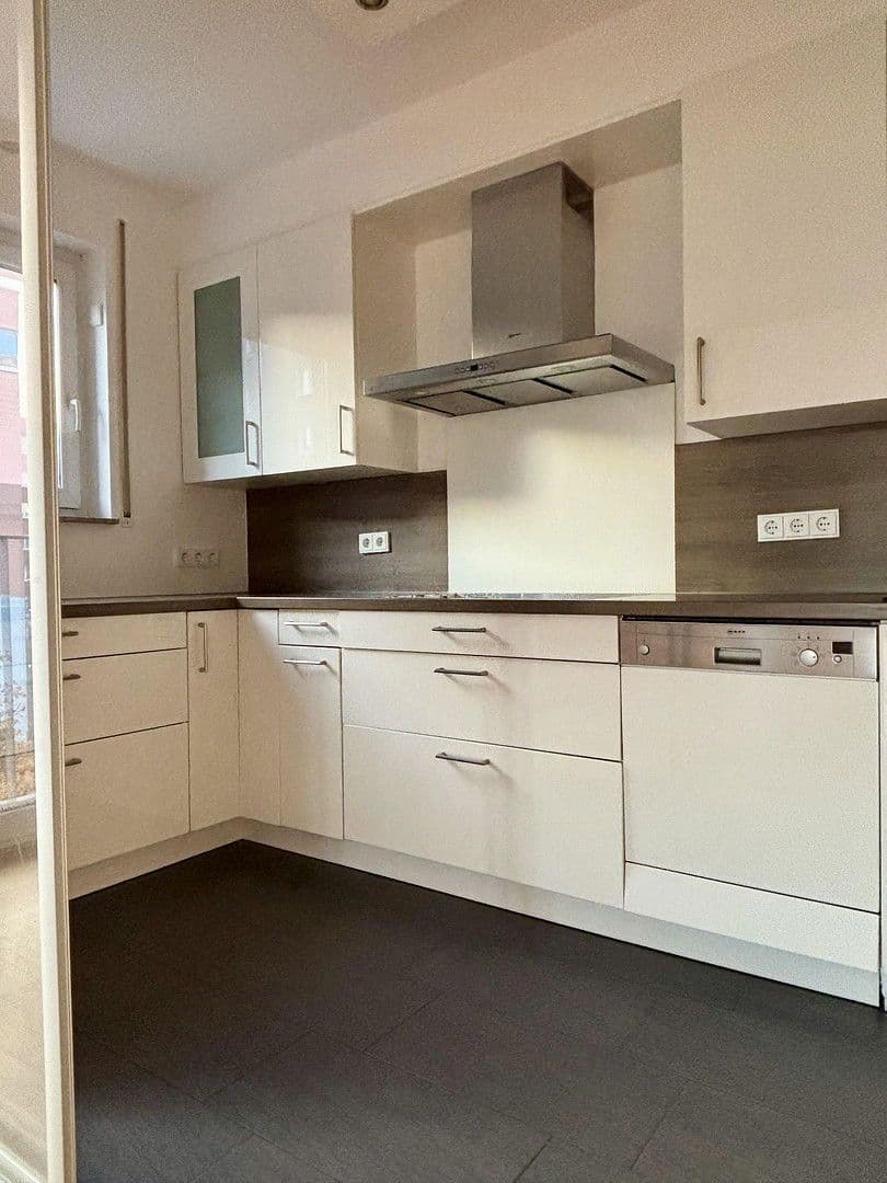 Prodej bytu 4+1 111 m², Frankfurt am Main, Hessen Prodej bytu 4+1 111 m², Frankfurt am Main, Hessen