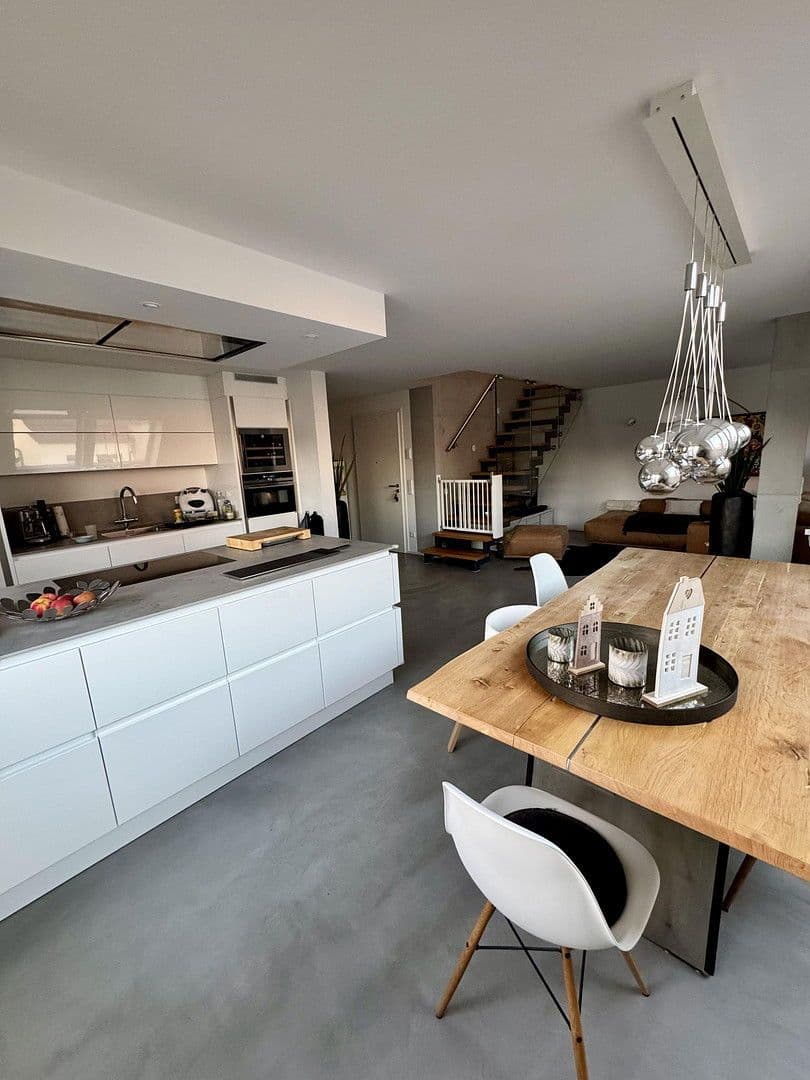 Prodej bytu 5+kk 146 m², Kirchheim unter Teck, Bádensko-Württembersko Prodej bytu 5+kk 146 m², Kirchheim unter Teck, Bádensko-Württembersko