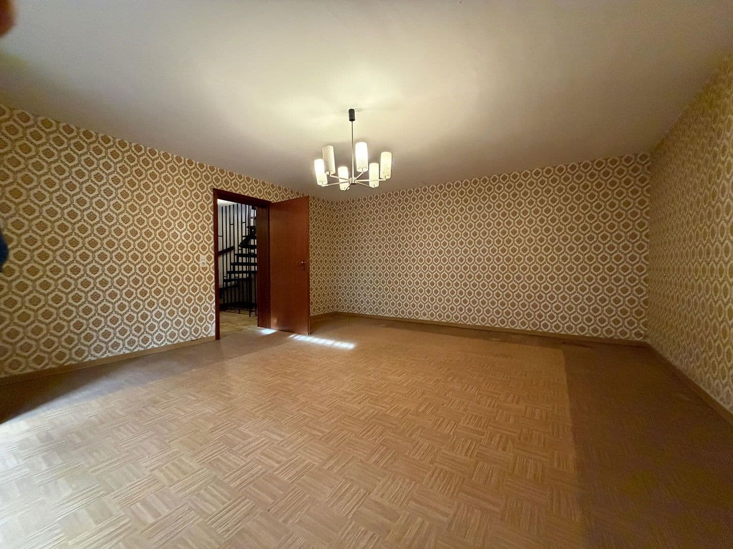 Prodej domu 150 m², pozemek 223 m², Hundert Morgen 3, Edingen-Neckarhausen, Bádensko-Württembersko Prodej domu 150 m², pozemek 223 m², Hundert Morgen 3, Edingen-Neckarhausen, Bádensko-Württembersko