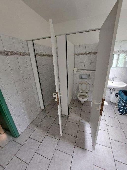 Prodej nebytového prostoru 9.480 m², Auerbacher Straße 24, Gornsdorf, Sasko Prodej nebytového prostoru 9.480 m², Auerbacher Straße 24, Gornsdorf, Sasko