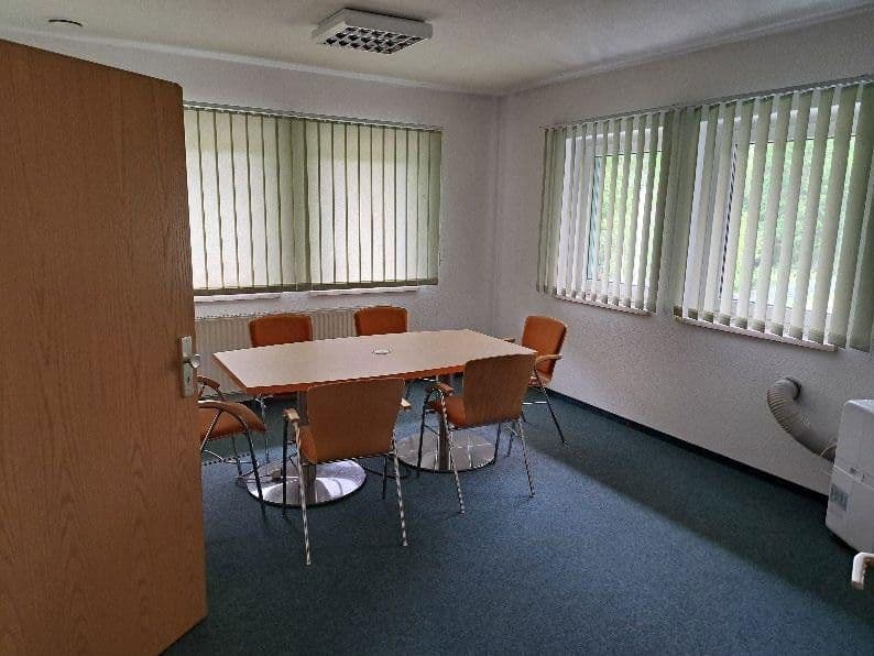 Prodej nebytového prostoru 9.480 m², Auerbacher Straße 24, Gornsdorf, Sasko Prodej nebytového prostoru 9.480 m², Auerbacher Straße 24, Gornsdorf, Sasko