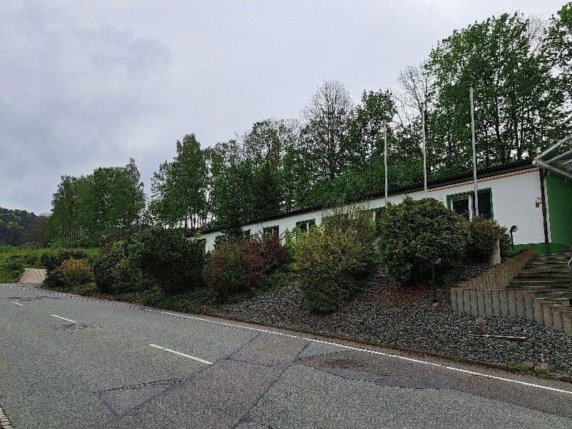 Prodej nebytového prostoru 9.480 m², Auerbacher Straße 24, Gornsdorf, Sasko Prodej nebytového prostoru 9.480 m², Auerbacher Straße 24, Gornsdorf, Sasko