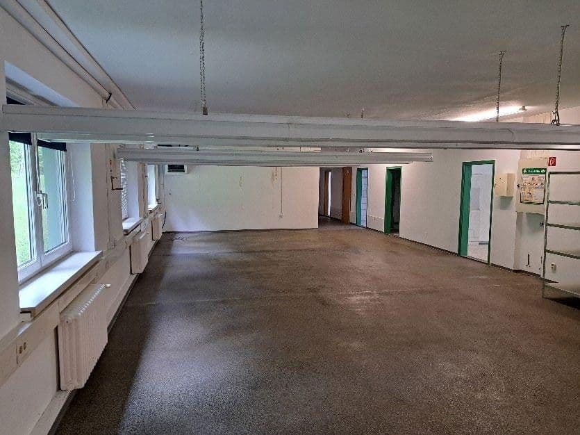 Prodej nebytového prostoru 9.480 m², Auerbacher Straße 24, Gornsdorf, Sasko Prodej nebytového prostoru 9.480 m², Auerbacher Straße 24, Gornsdorf, Sasko