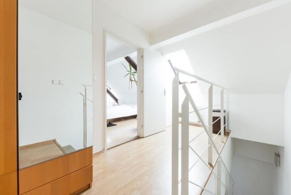 Pronájem bytu 2+kk 87 m², Holandská, Praha, Praha Pronájem bytu 2+kk 87 m², Holandská, Praha, Praha