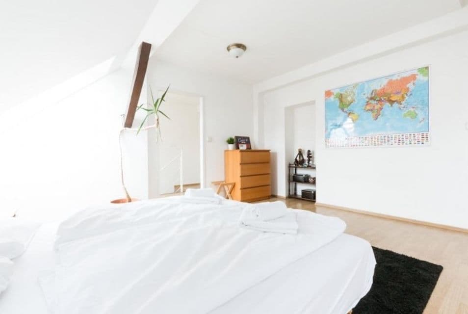 Pronájem bytu 2+kk 87 m², Holandská, Praha, Praha Pronájem bytu 2+kk 87 m², Holandská, Praha, Praha