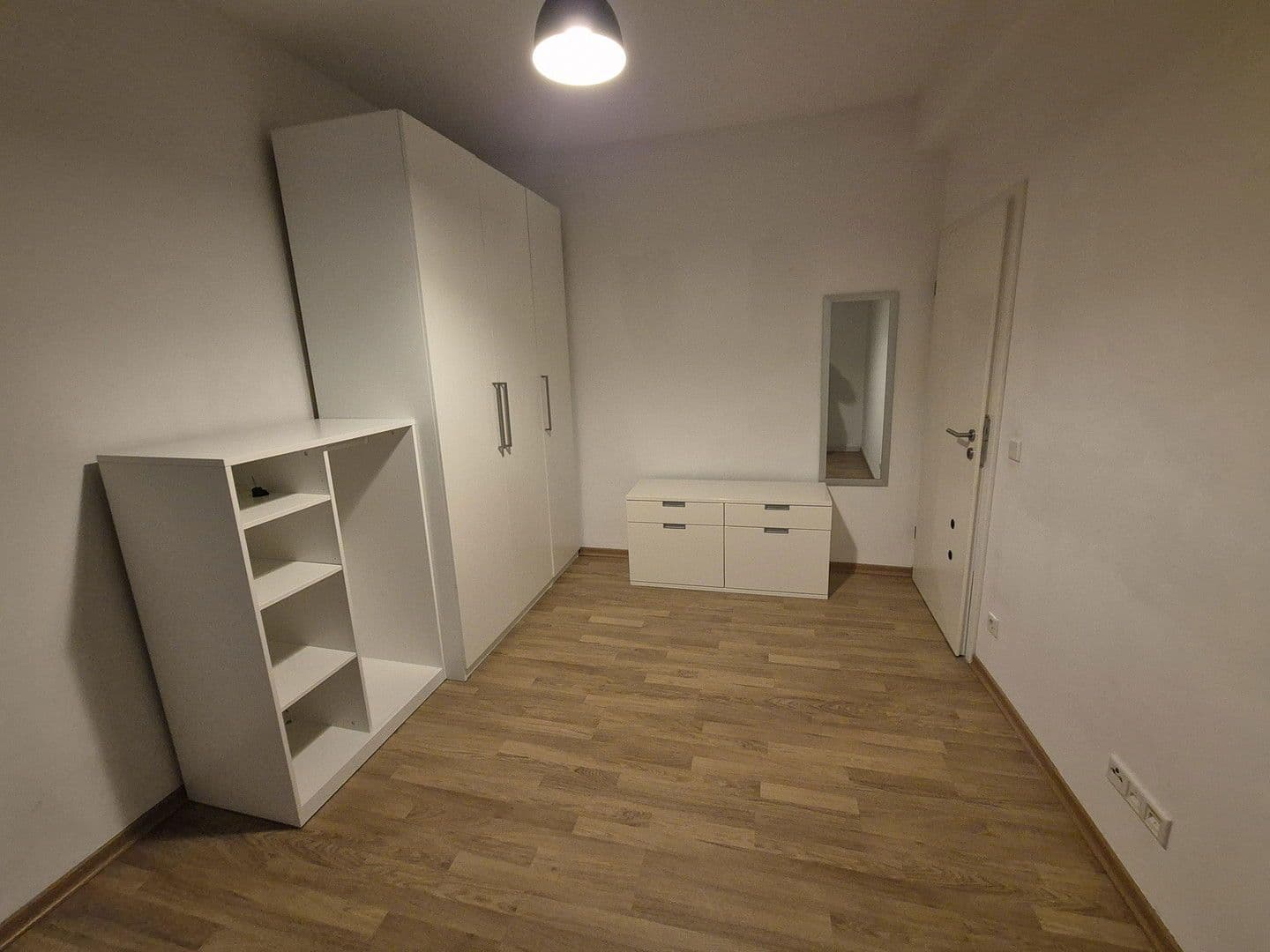 Pronájem bytu 2+1 50 m², Düsseldorf, Severní Porýní-Vestfálsko Pronájem bytu 2+1 50 m², Düsseldorf, Severní Porýní-Vestfálsko