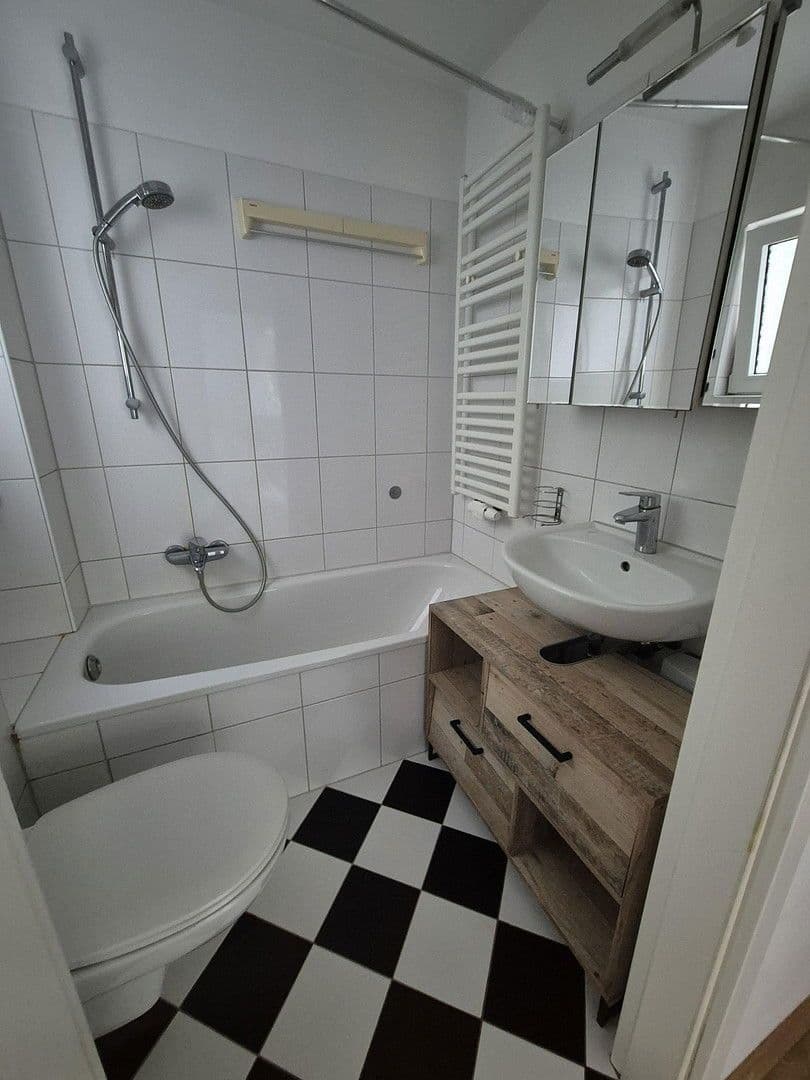 Pronájem bytu 2+1 50 m², Düsseldorf, Severní Porýní-Vestfálsko Pronájem bytu 2+1 50 m², Düsseldorf, Severní Porýní-Vestfálsko