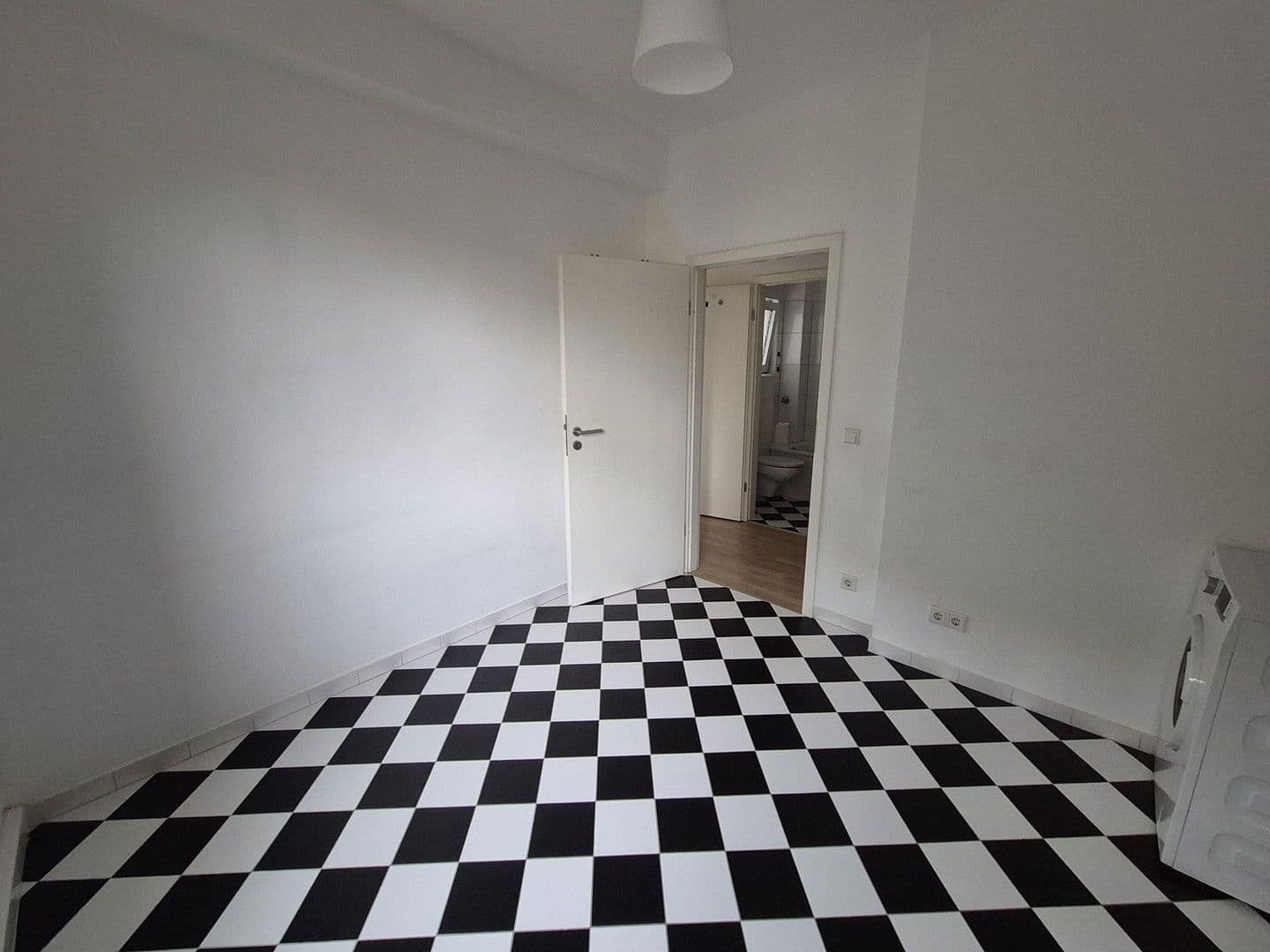 Pronájem bytu 2+1 50 m², Düsseldorf, Severní Porýní-Vestfálsko Pronájem bytu 2+1 50 m², Düsseldorf, Severní Porýní-Vestfálsko