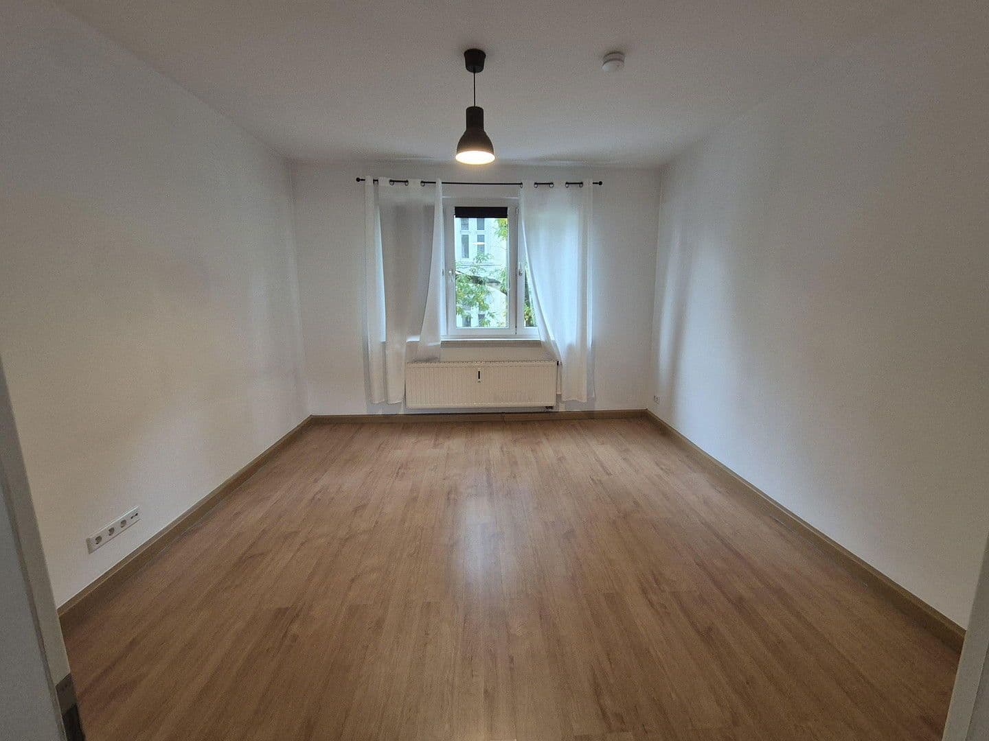 Pronájem bytu 2+1 50 m², Düsseldorf, Severní Porýní-Vestfálsko Pronájem bytu 2+1 50 m², Düsseldorf, Severní Porýní-Vestfálsko