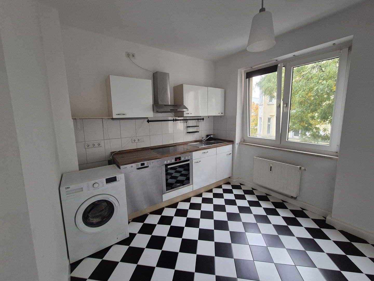 Pronájem bytu 2+1 50 m², Düsseldorf, Severní Porýní-Vestfálsko Pronájem bytu 2+1 50 m², Düsseldorf, Severní Porýní-Vestfálsko