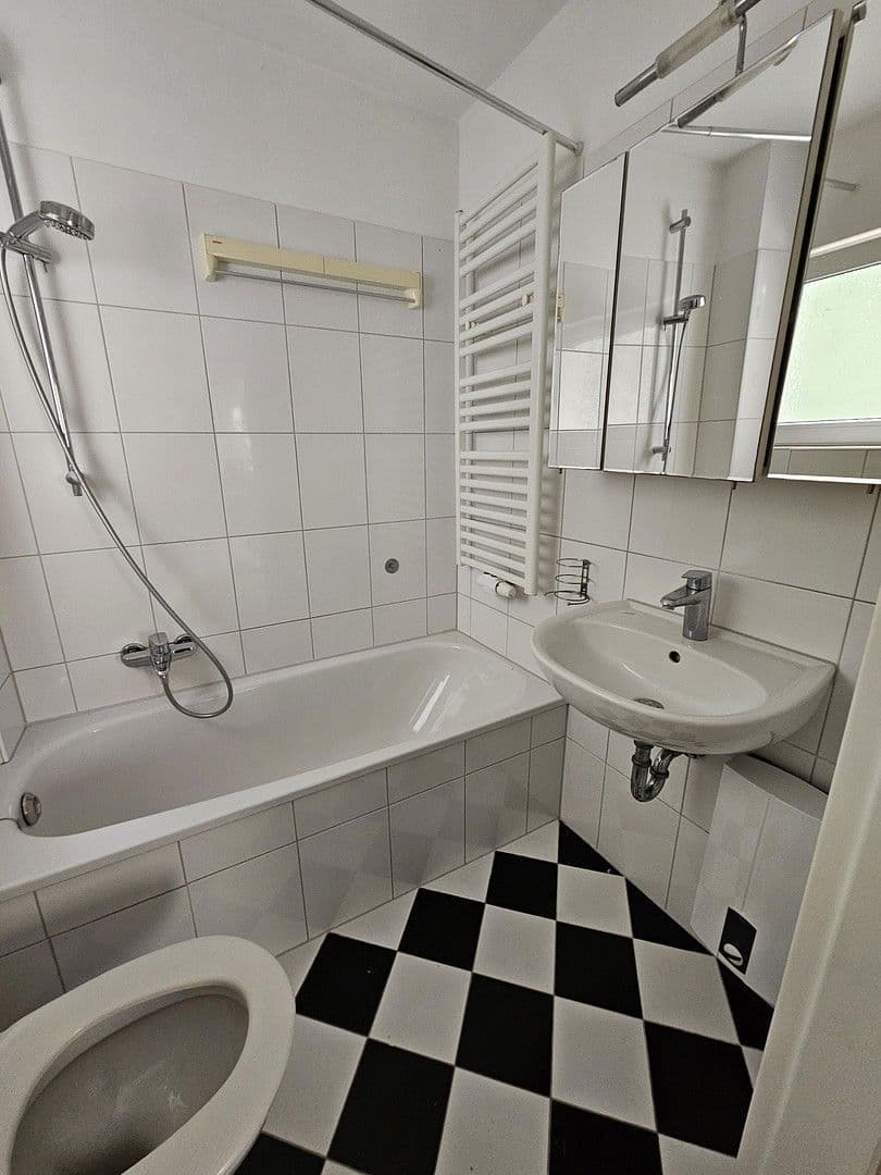 Pronájem bytu 2+1 50 m², Düsseldorf, Severní Porýní-Vestfálsko Pronájem bytu 2+1 50 m², Düsseldorf, Severní Porýní-Vestfálsko