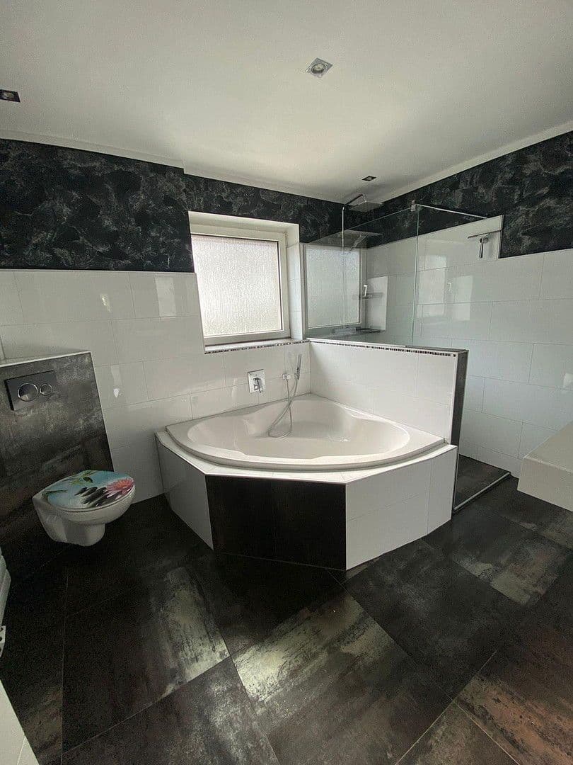 Pronájem bytu 2+1 80 m², Am Stollen 24, Kaiserslautern, Porýní-Falc Pronájem bytu 2+1 80 m², Am Stollen 24, Kaiserslautern, Porýní-Falc