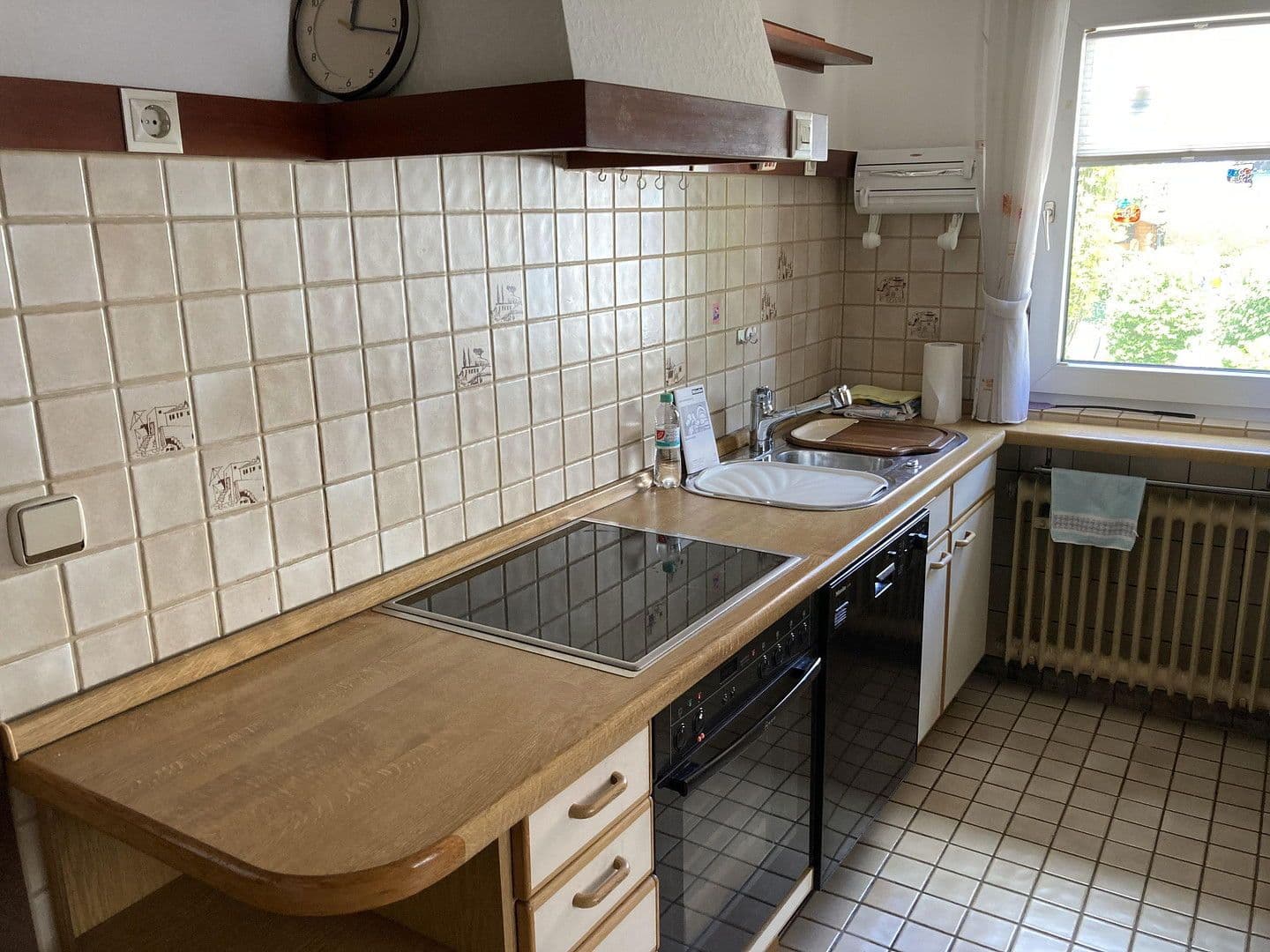 Prodej domu 196 m², pozemek 600 m², Erkenbrechtsweiler, Bádensko-Württembersko Prodej domu 196 m², pozemek 600 m², Erkenbrechtsweiler, Bádensko-Württembersko