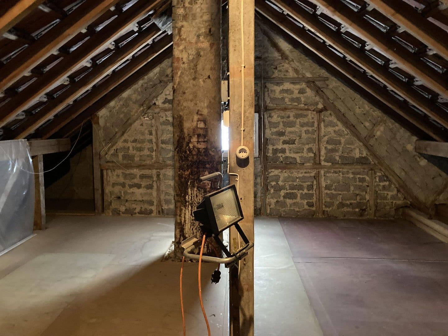 Prodej domu 196 m², pozemek 600 m², Erkenbrechtsweiler, Bádensko-Württembersko Prodej domu 196 m², pozemek 600 m², Erkenbrechtsweiler, Bádensko-Württembersko