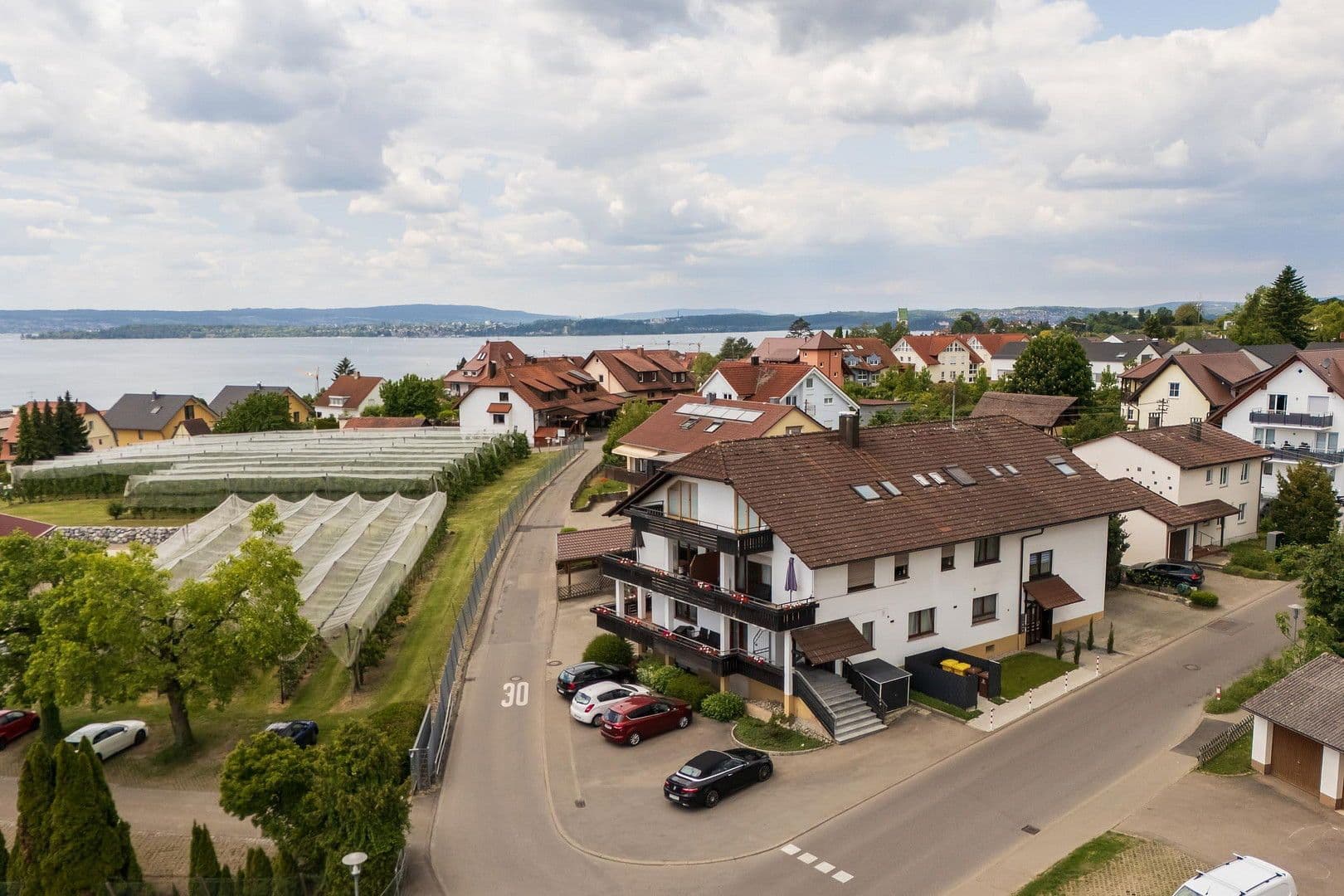 Pronájem bytu 2+1 68 m², Kronenstr. 16, Meersburg, Bádensko-Württembersko Pronájem bytu 2+1 68 m², Kronenstr. 16, Meersburg, Bádensko-Württembersko