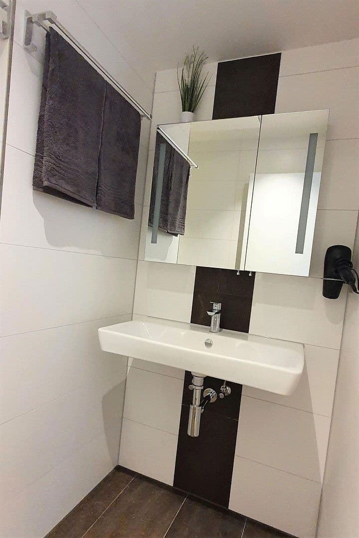 Pronájem bytu 2+1 68 m², Kronenstr. 16, Meersburg, Bádensko-Württembersko Pronájem bytu 2+1 68 m², Kronenstr. 16, Meersburg, Bádensko-Württembersko