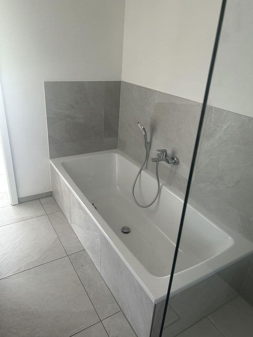 Pronájem bytu 5+1 130 m², Lindhofstr. 43b, Eggenfelden, Bavorsko Pronájem bytu 5+1 130 m², Lindhofstr. 43b, Eggenfelden, Bavorsko