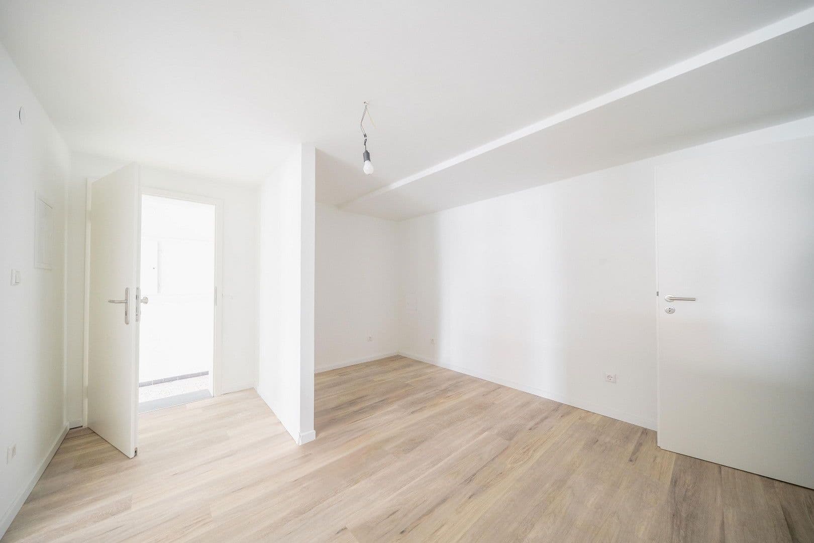 Pronájem bytu 1+kk 40 m², Talstraße 128, Schriesheim, Bádensko-Württembersko Pronájem bytu 1+kk 40 m², Talstraße 128, Schriesheim, Bádensko-Württembersko