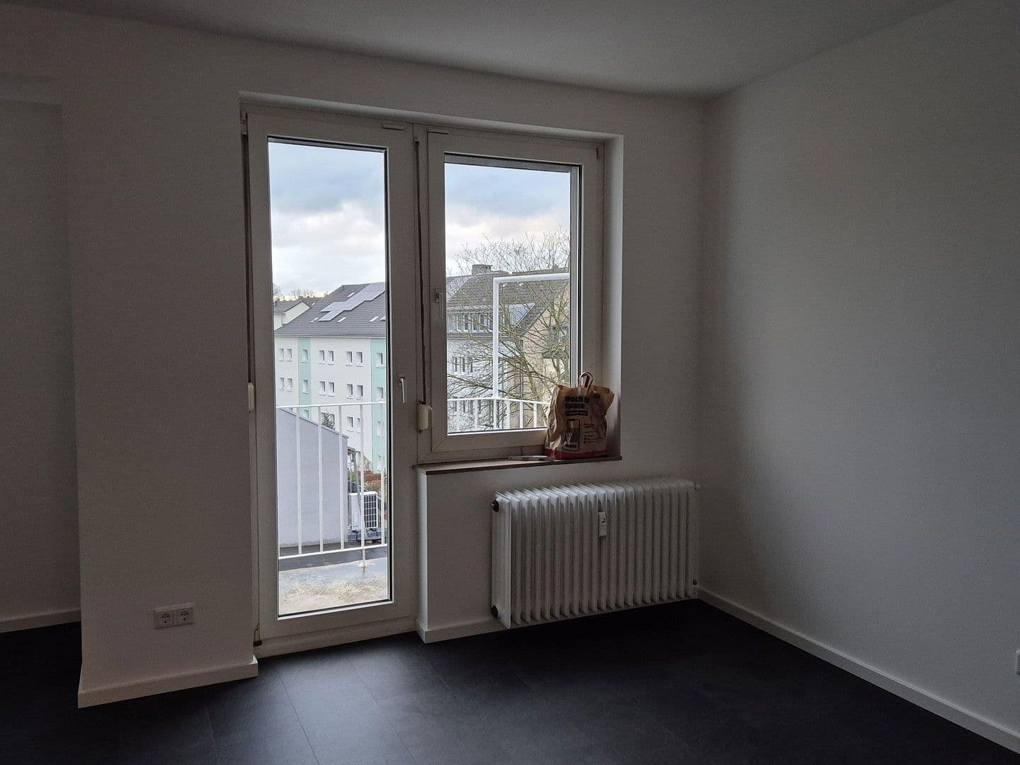 Pronájem bytu 1+1 30 m², Düsseldorf, Severní Porýní-Vestfálsko Pronájem bytu 1+1 30 m², Düsseldorf, Severní Porýní-Vestfálsko