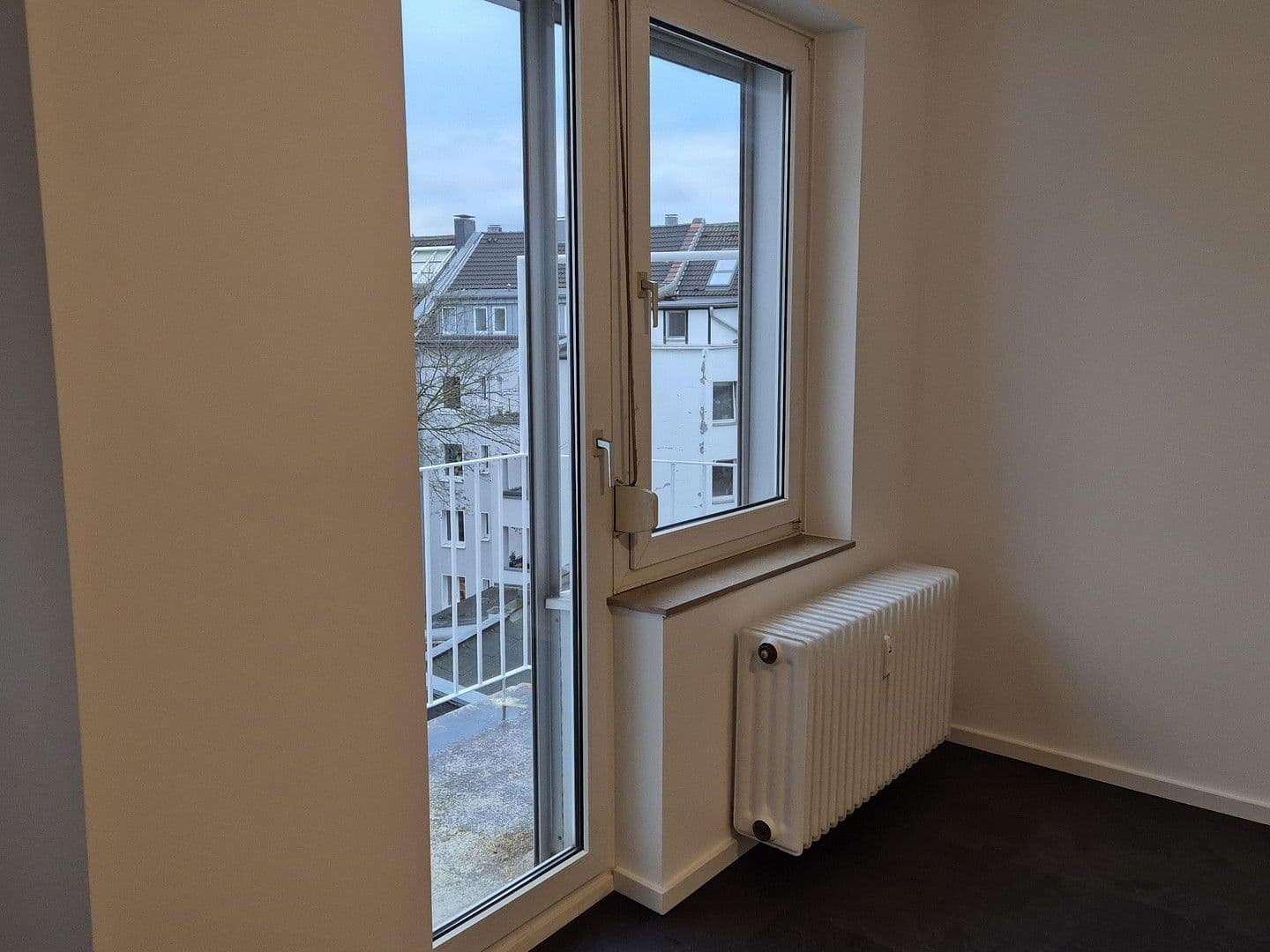 Pronájem bytu 1+1 30 m², Düsseldorf, Severní Porýní-Vestfálsko Pronájem bytu 1+1 30 m², Düsseldorf, Severní Porýní-Vestfálsko