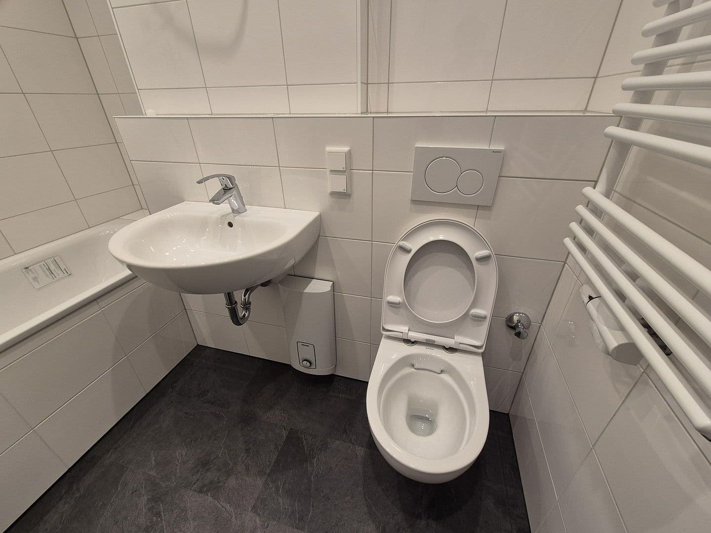 Pronájem bytu 1+1 30 m², Düsseldorf, Severní Porýní-Vestfálsko Pronájem bytu 1+1 30 m², Düsseldorf, Severní Porýní-Vestfálsko