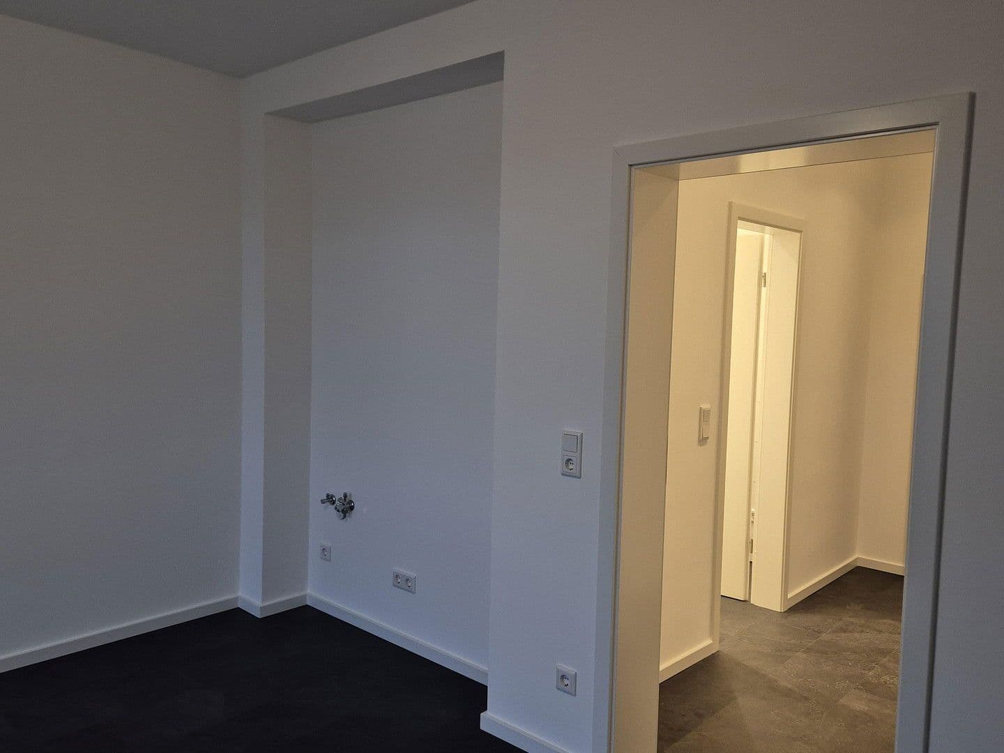 Pronájem bytu 1+1 30 m², Düsseldorf, Severní Porýní-Vestfálsko Pronájem bytu 1+1 30 m², Düsseldorf, Severní Porýní-Vestfálsko