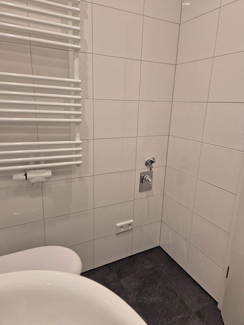 Pronájem bytu 1+1 30 m², Düsseldorf, Severní Porýní-Vestfálsko Pronájem bytu 1+1 30 m², Düsseldorf, Severní Porýní-Vestfálsko