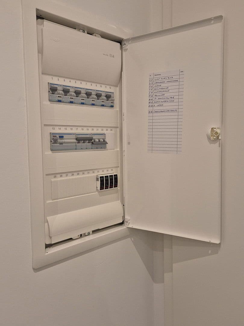 Pronájem bytu 1+1 30 m², Düsseldorf, Severní Porýní-Vestfálsko Pronájem bytu 1+1 30 m², Düsseldorf, Severní Porýní-Vestfálsko