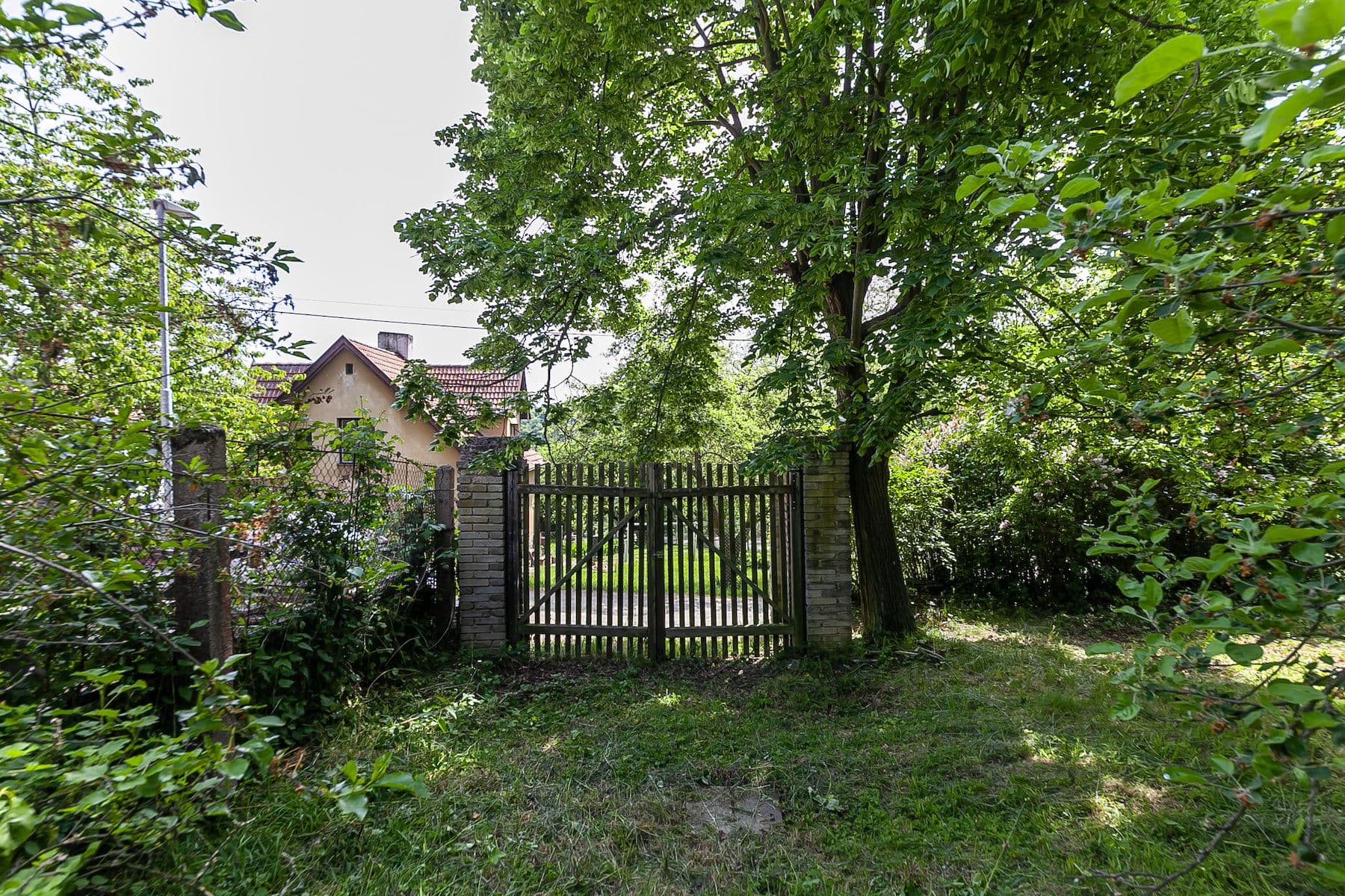 Prodej pozemku 1.552 m², Na Vinicích, Davle, Středočeský kraj Prodej pozemku 1.552 m², Na Vinicích, Davle, Středočeský kraj