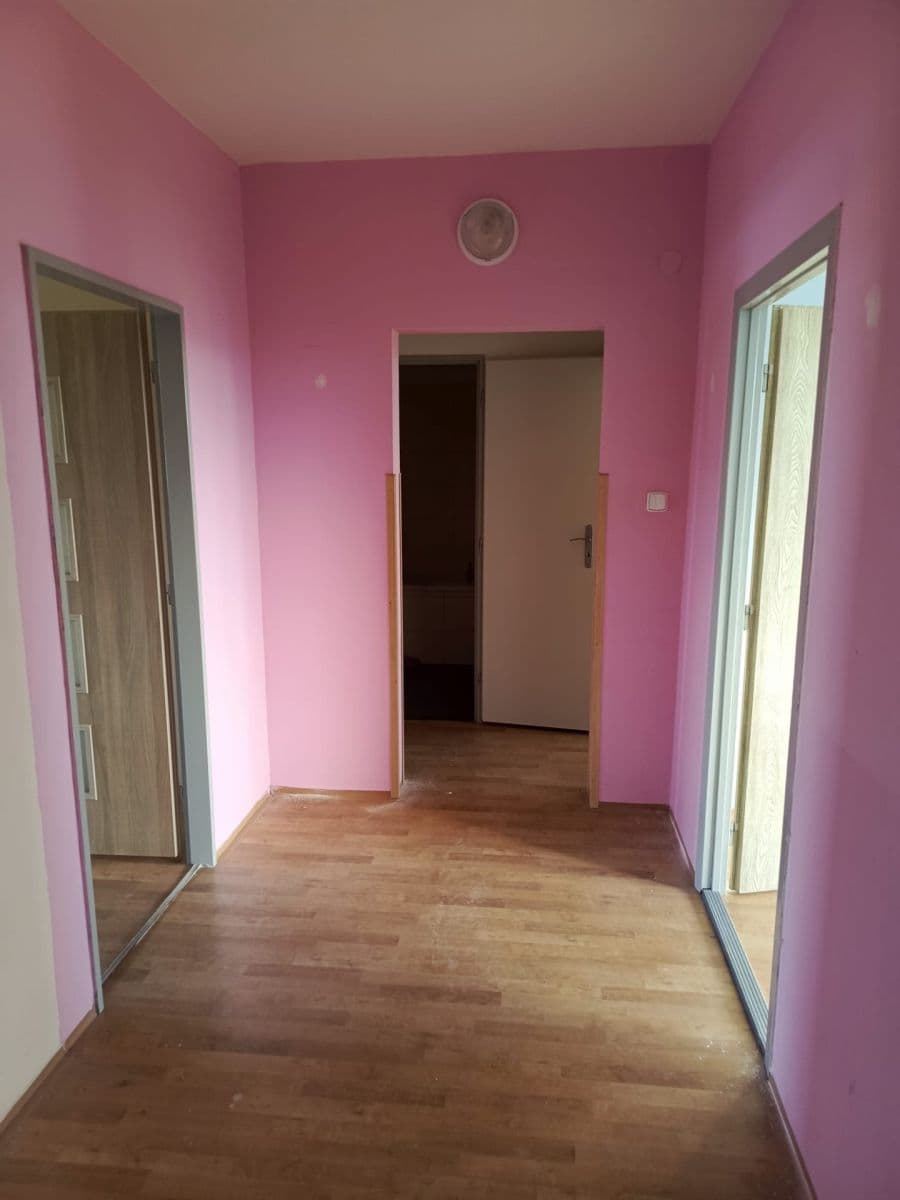 Pronájem bytu 3+1 80 m², Kpt. Jaroše, Neratovice, Středočeský kraj Pronájem bytu 3+1 80 m², Kpt. Jaroše, Neratovice, Středočeský kraj