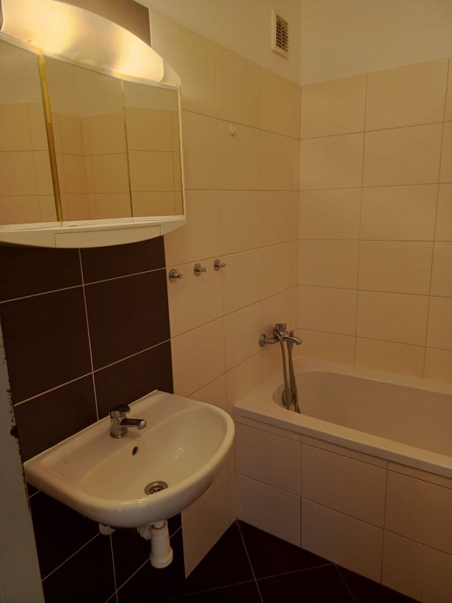 Pronájem bytu 3+1 80 m², Kpt. Jaroše, Neratovice, Středočeský kraj Pronájem bytu 3+1 80 m², Kpt. Jaroše, Neratovice, Středočeský kraj