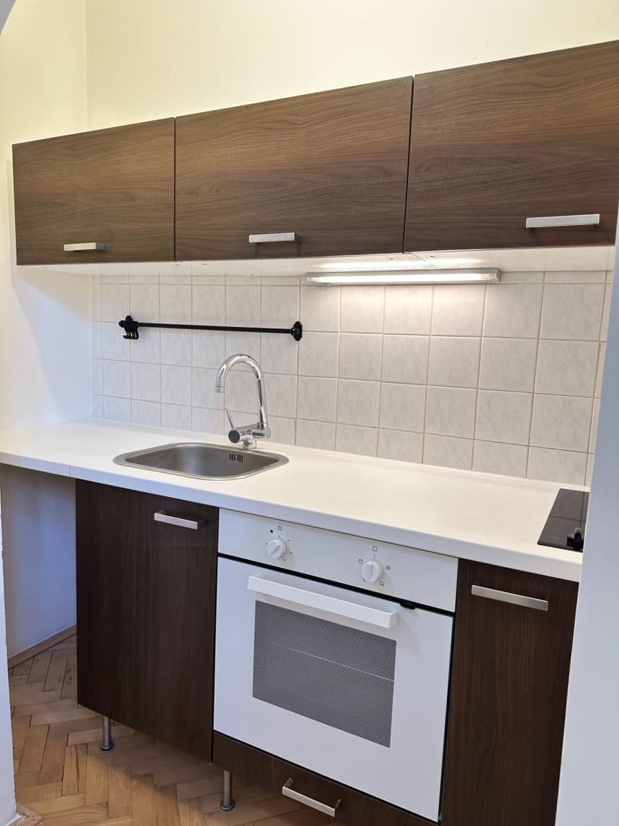 Pronájem bytu 1+kk 30 m², Perunova, Praha, Praha Pronájem bytu 1+kk 30 m², Perunova, Praha, Praha