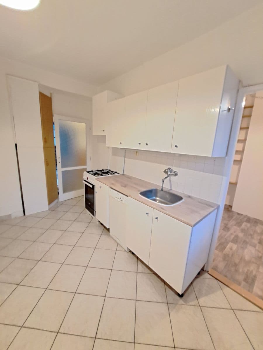 Pronájem bytu 3+1 56 m², Karenova, Praha, Praha Pronájem bytu 3+1 56 m², Karenova, Praha, Praha