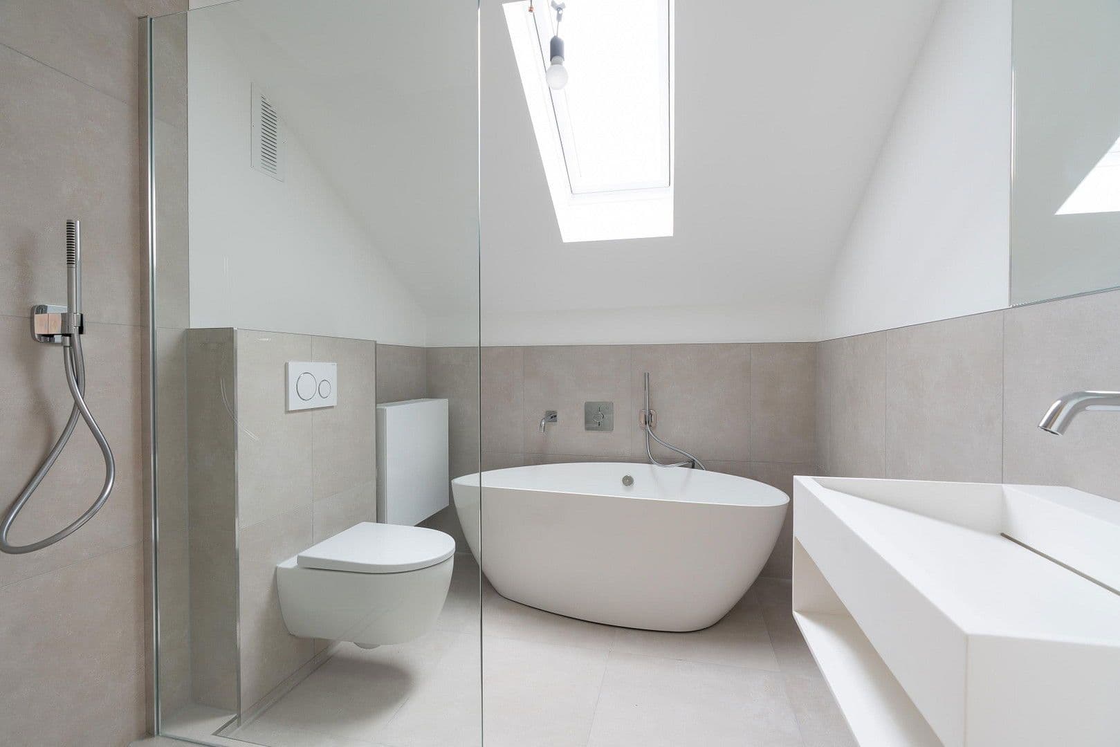 Prodej bytu 5+1 155 m², Köln, Severní Porýní-Vestfálsko Prodej bytu 5+1 155 m², Köln, Severní Porýní-Vestfálsko