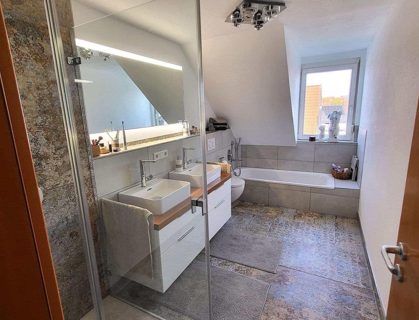 Prodej domu 154 m², pozemek 159 m², Rottenburg am Neckar, Bádensko-Württembersko Prodej domu 154 m², pozemek 159 m², Rottenburg am Neckar, Bádensko-Württembersko