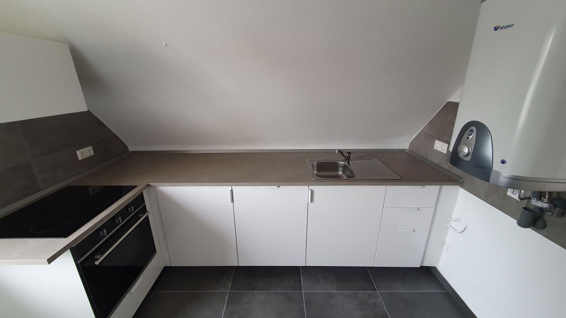 Pronájem bytu 4+1 85 m², Ditzingen, Bádensko-Württembersko Pronájem bytu 4+1 85 m², Ditzingen, Bádensko-Württembersko