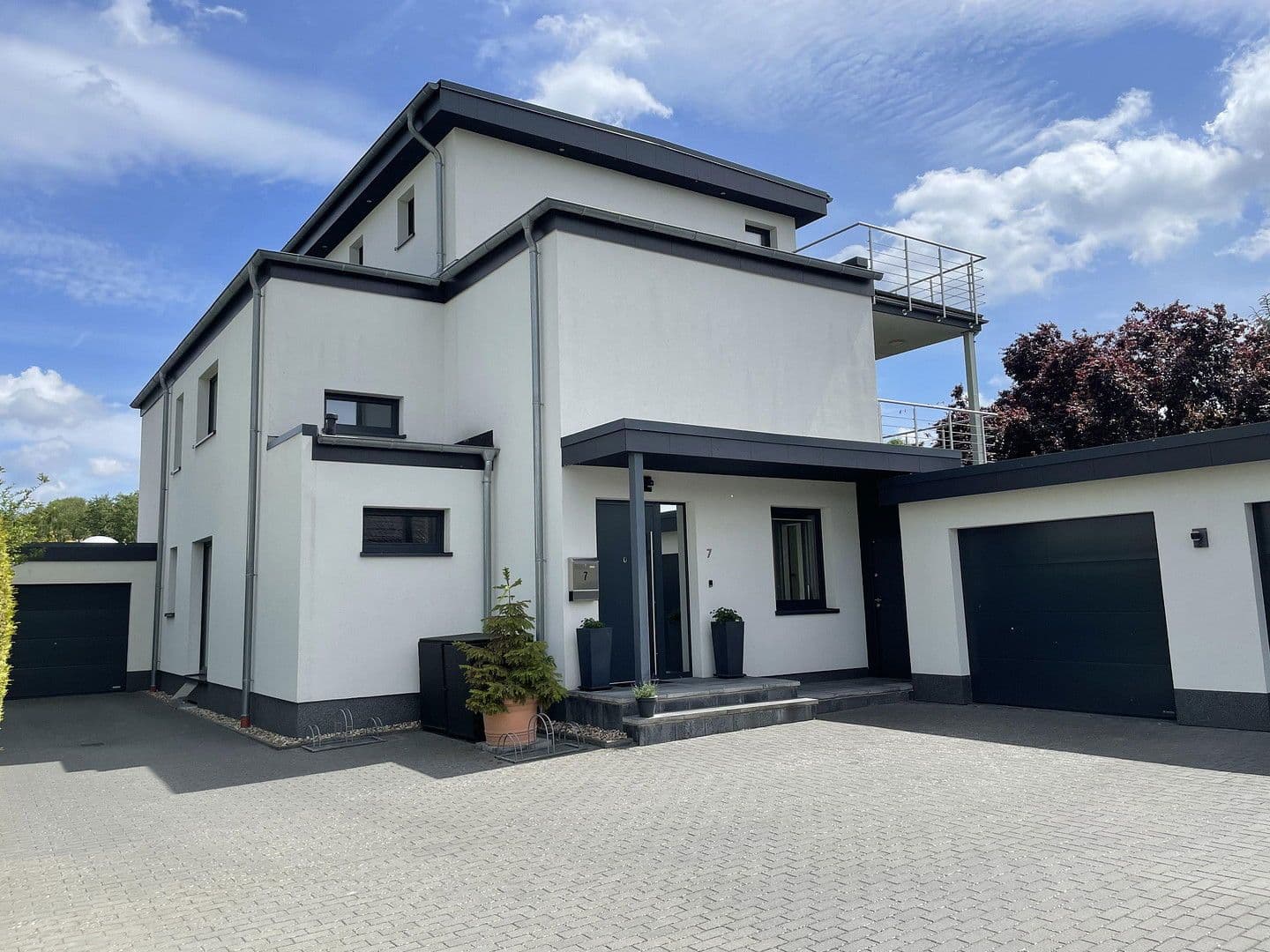 Prodej domu 292 m², pozemek 503 m², Peine, Dolní Sasko Prodej domu 292 m², pozemek 503 m², Peine, Dolní Sasko