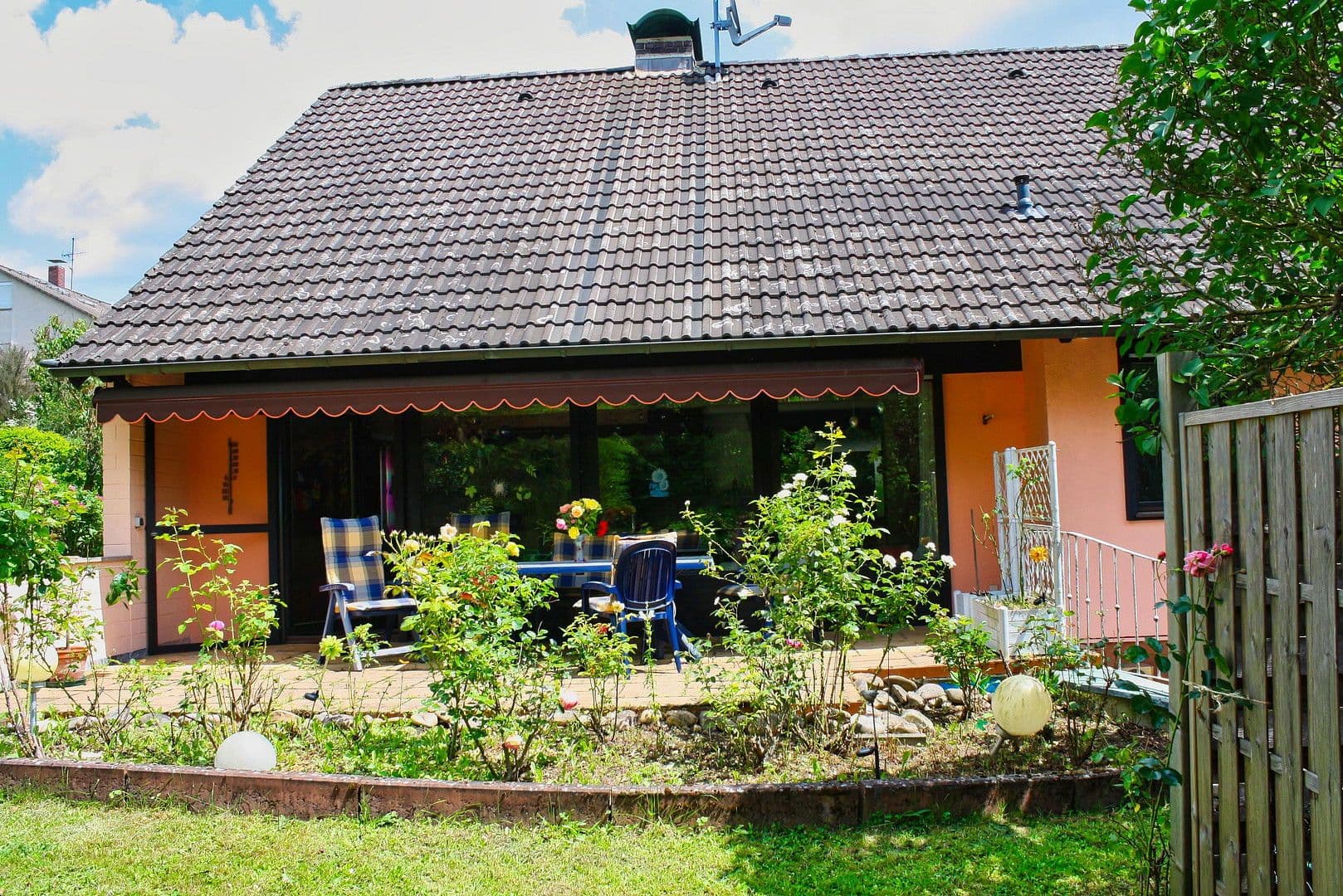 Prodej domu 245 m², pozemek 795 m², Niedernhausen, Hessen Prodej domu 245 m², pozemek 795 m², Niedernhausen, Hessen